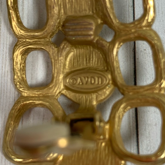 Vtg Avon Clip Earrings Antique Gold and Pearl 1.5” - Picture 4 of 4